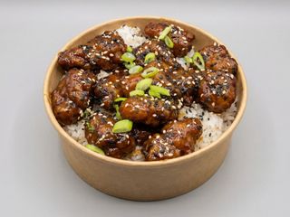 Teriyaki Rice Bowl - Riso, Pollo fritto, salsa teriyaki e semi di sesamo
