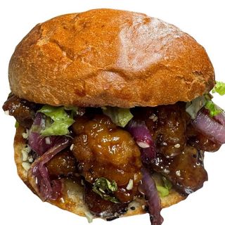 Soy Garlic Bun - Pollo fritto, insalata, cipolla caramellata, salsa soia e aglio