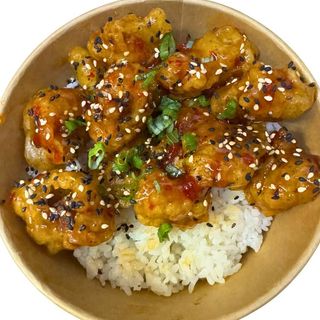 Chicken Rice Bowl - Riso, Pollo fritto, insalata, pomodori e salsa a scelta!