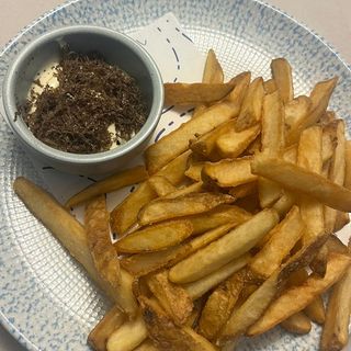 Patate fritte con polvere di gambero rosso