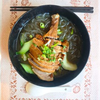 Spaghetti di riso con anatra affumicata