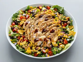 Insalata di pollo al barbecue