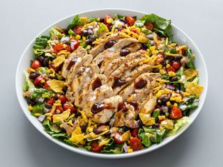 Insalata di pollo al barbecue