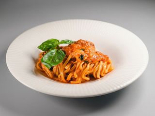 Tagliolini con granchio, gamberetti e pomodorini