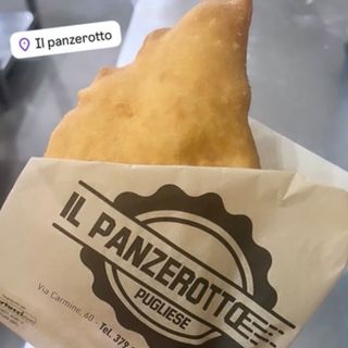 Panzerotto Pomodoro, mozzarella, olive e salame piccante