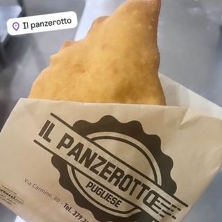 Panzerotto Crema di tartufo , salsiccia e scamorza