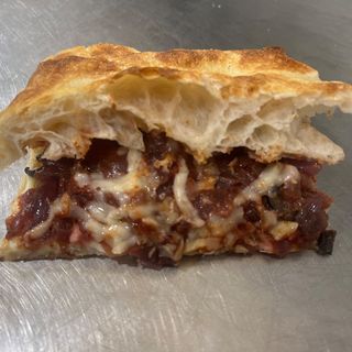 Focaccia ripiena con Cipolla, olive, tonno, mortadella e provola