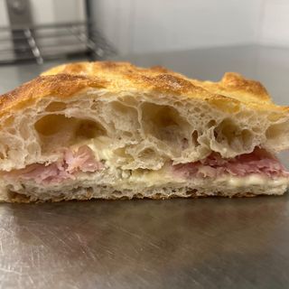 Focaccia ripiena con Cotto, philadelphia e mozzarella