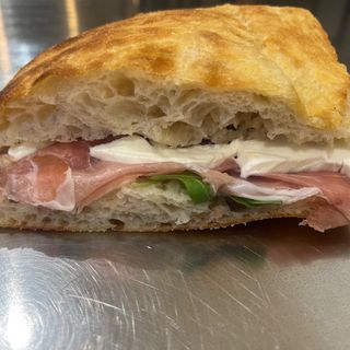 Panfocaccia con prosciutto crudo