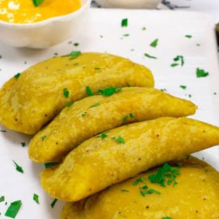Empanadas de verde con queso o carne. 2 pezzi
