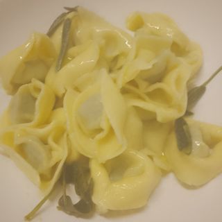 Tortelli ricotta di pecora e spinaci burro e salvia