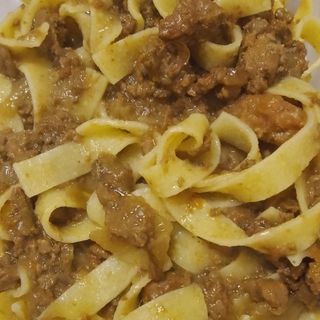 Tagliatelle al ragù di Lepre e Olive Taggiasche