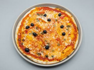 Peperoni olive nere e capperi