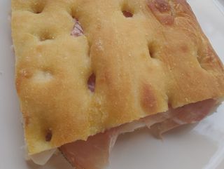 Schiacciata (gr120) Crudo e Brie