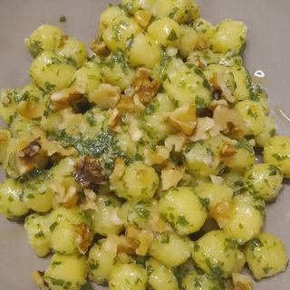 Chicche al pesto di rucola e noci