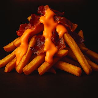 Patate fritte cheddar e bacon