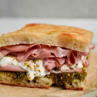 MORTADELLA PISTACCHIO E MOZZARELLA