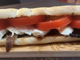 Panino Cetrarese (Panino Formato Maxi) Bibita omaggio a scelta della casa