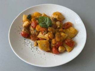 Pacchero al pomodoro e stracciatella