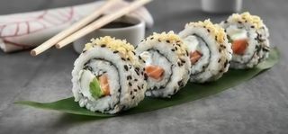 Uramaki salmone e philadelphia