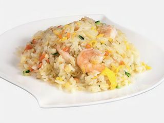 Riso saltato con gamberi