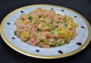 Riso saltato con salmone