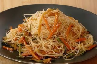 Spaghetti di riso con verdure o piccante