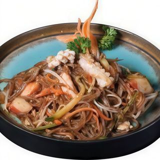 Spaghetti di soia con frutti di mare