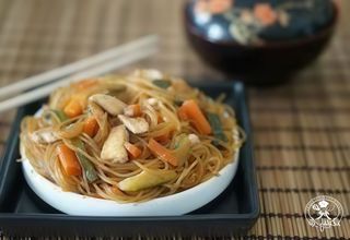 Spaghetti di soia con pollo