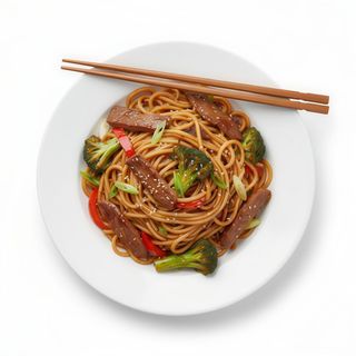 Spaghetti cinese con manzo