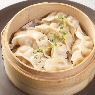 143.- Ravioli al vapore con carne