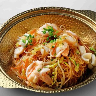 169.- Spaghetti di soia con frutti di mare