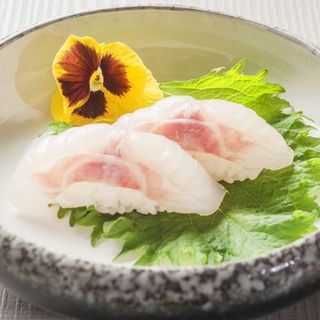 072.- Nigiri branzino