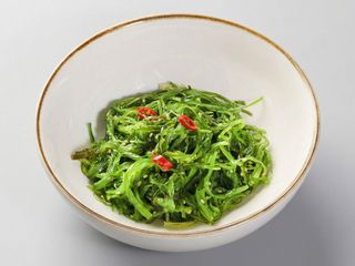 47.- Wakame salad