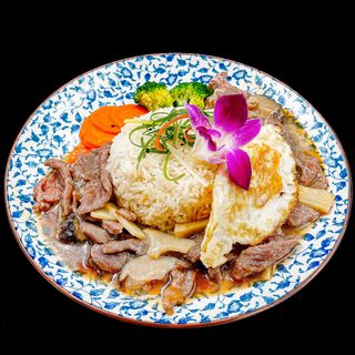 RISO CON MANZO E BAMBU FUNGHI