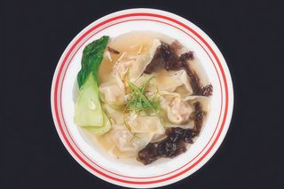 Wonton in brodo (ravioli)