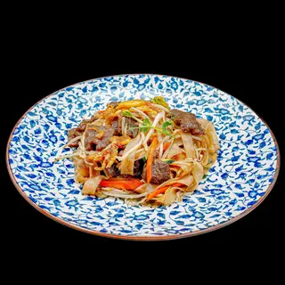 TAGLIATELLE DI RISO SALTATI CON MANZO