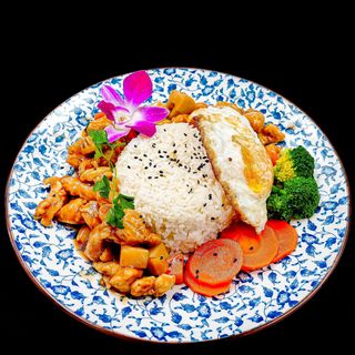 RISO CON POLLO ALLE MANDORLE
