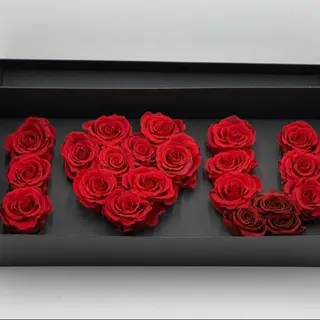 Box con scritta i love you con rose rosse 