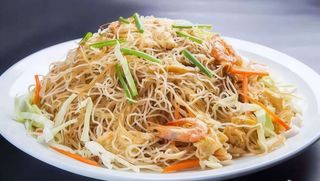 Spaghetti di riso saltati con gamberi虾仁炒粉干