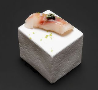 Special nigiri ricciola con perlage di tartufo nero - Gluten Free