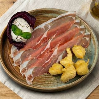 Coccoli, crudo e bufala