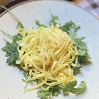 Tagliolini al limone sotto letto di rucola