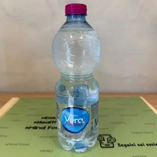 Acqua naturale
