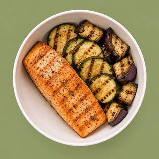 Salmone grigliato + verdure (verdure in base alla disponibilità)