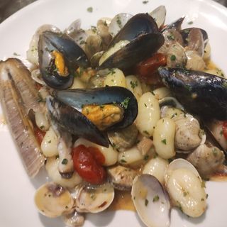 Gnocchi con frutti di mare