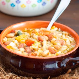 Zuppa calda cereali e verdure