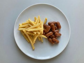 Patatine fritte e wurstel