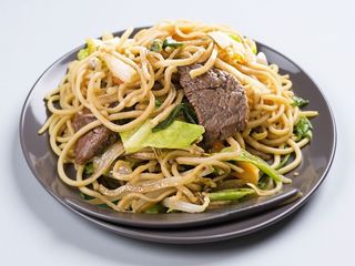 Linguine con verdura e carne