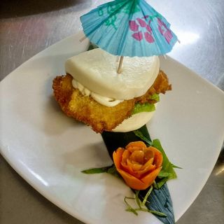 39P Guao BAO con pollo crispy